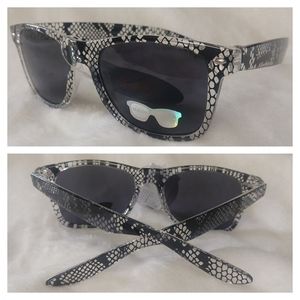 Retro UV 400 Snakeskin Print Sunglasses Black